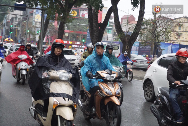 Hà Nội mưa phùn, các tuyến đường thông thoáng trong ngày đi làm đầu tiên của năm mới Mậu Tuất Hà Nội mưa phùn, các tuyến đường thông thoáng trong ngày đi làm đầu tiên của năm mới Mậu Tuất